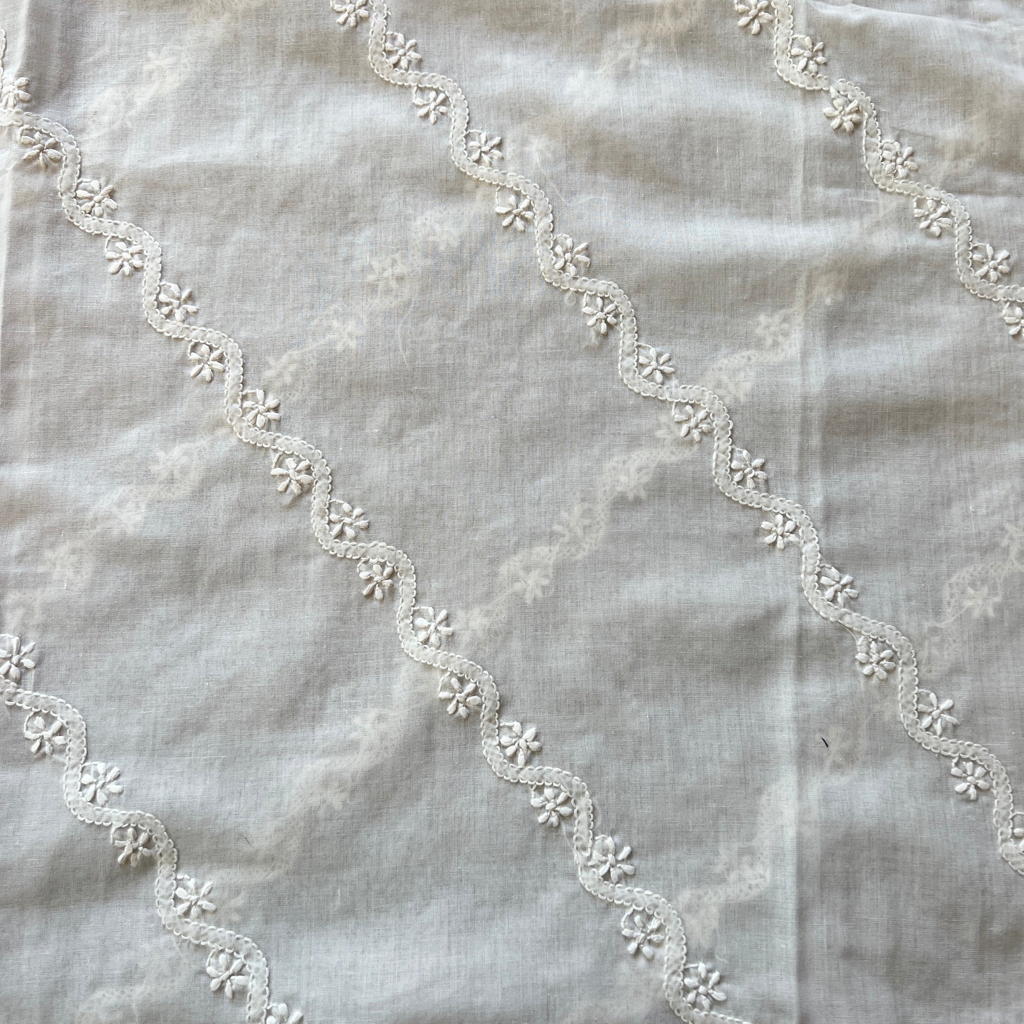 LH Hand Embroidered White Kurtas- 1042 Diagonal Floral - Vintage India NYC