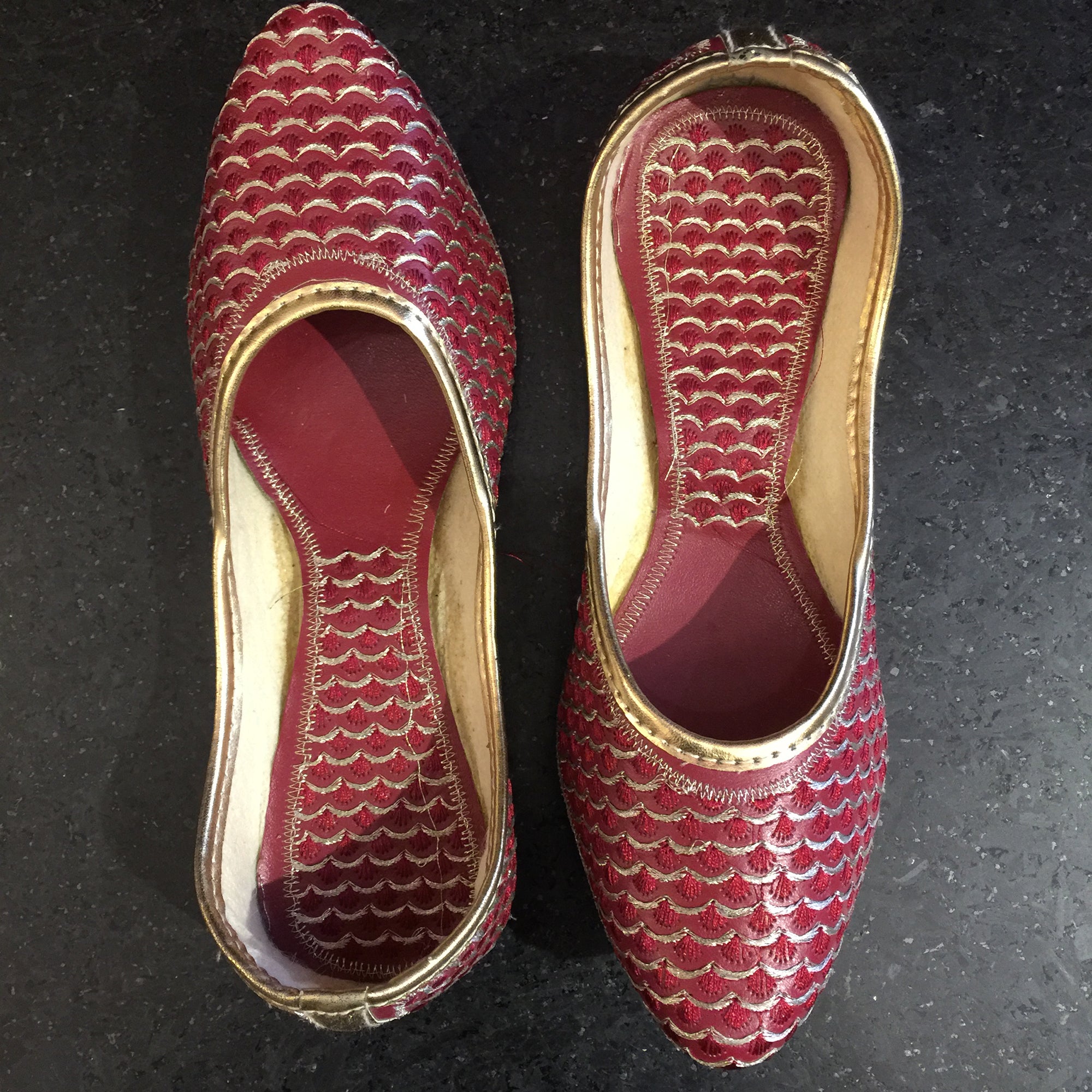 Red & Silver Scallop Jutti - Vintage India NYC