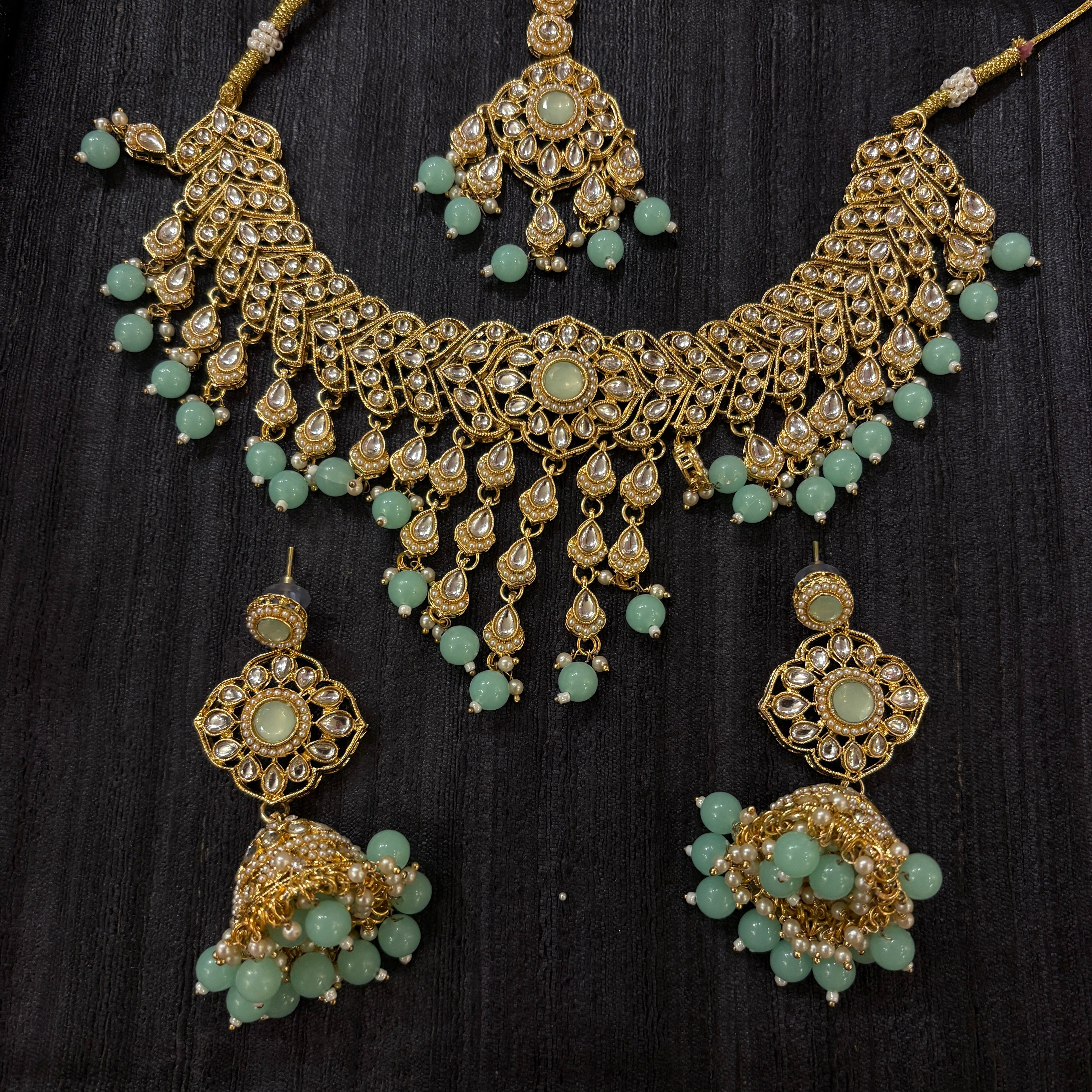 DT Four Point Flower Heavy Necklace Set-Colors