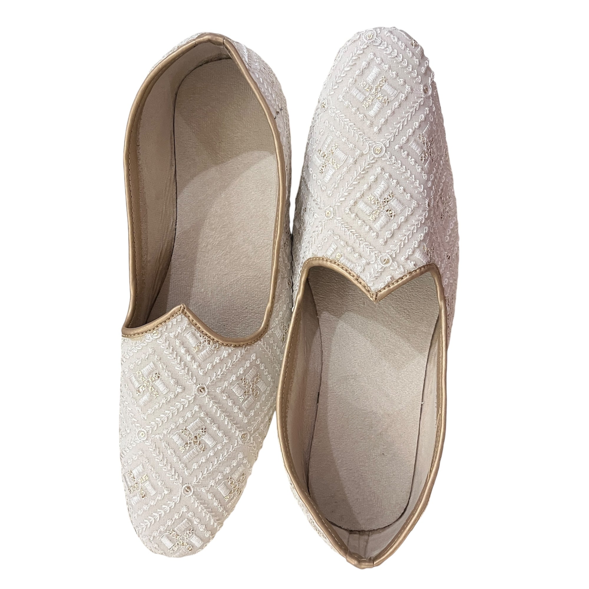 Ivory Lucknowi Embroidered Loafer