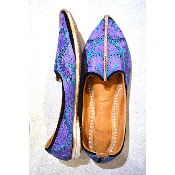 Handmade leather shoe with purple embroidery - Vintage India NYC